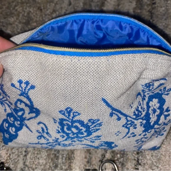 Blue Floral Print Canvas Cosmetic Bag (13) - Picture 6 of 7